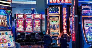 dewa33 slot platform dashboard showing live casino tables, slot games, and Liga 1 football markets